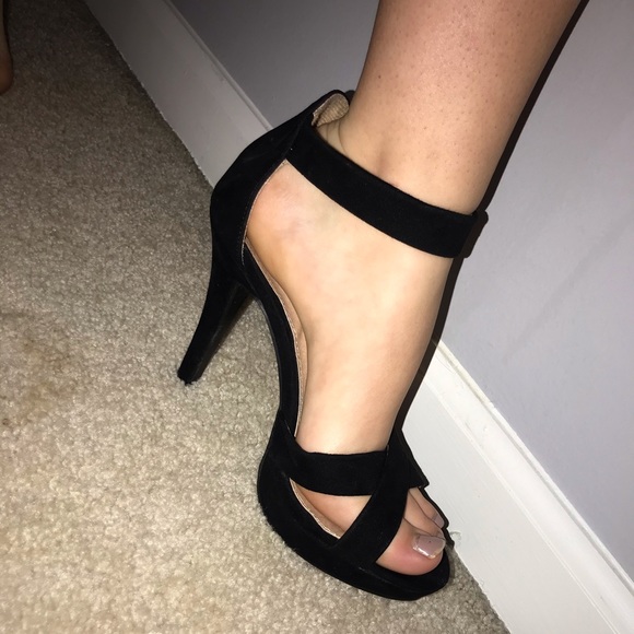 Heels - Picture 2 of 3